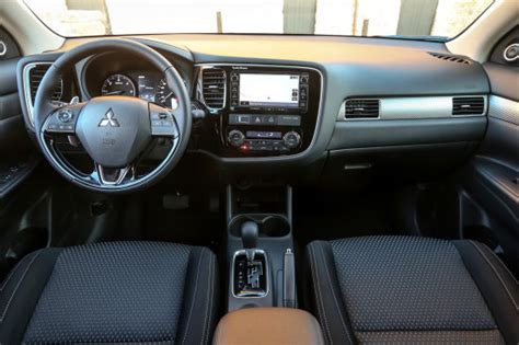 Mitsubishi Outlander 3 (2015-2021) цена и характеристики, фотографии и ...