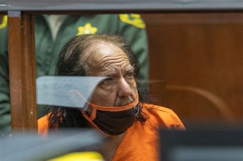 Ator Porn Ron Jeremy Considerado Mentalmente Incapaz Para Ser Julgado Por Estupro Isto