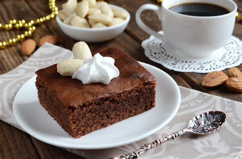 Шоколадные пирожные со вкусом миндаля - пошаговый рецепт с фото на Повар.ру
