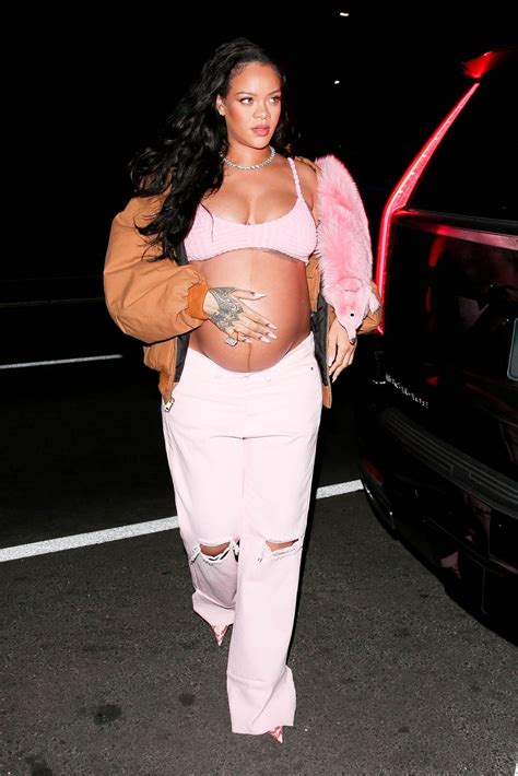 All Of Rihanna S Best Maternity Outfits From Her Two Pregnancies