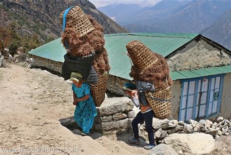 Sherpas El Pueblo De Los Himalayas En Nepal