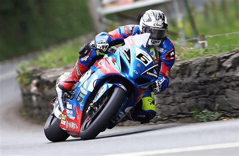 Isle Of Man Tt Michael Dunlop Wins Senior Tt On Board New Suzuki