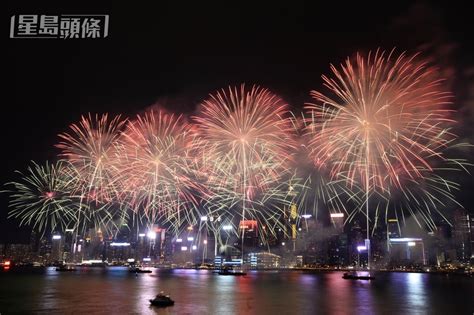 十一國慶｜早上升旗晚上放煙花 消息指警方將部署7500警力在全港各區佈防 星島日報