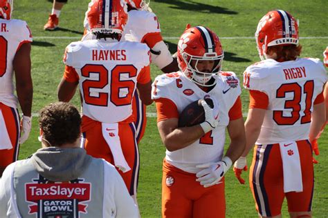 Live Updates No 22 Clemson Vs Kentucky In The Taxslayer Gator Bowl