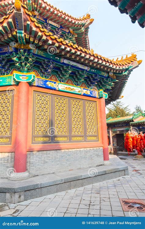 Arquitectura China Tradicional Y Pabell N En El Complejo Del Templo