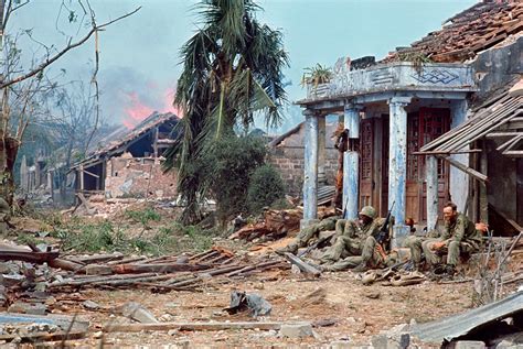 Quang Tri 1968 Soldiers Sitting In Front Of A Damaged Hous Flickr