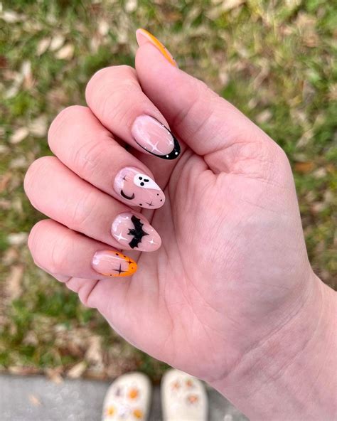 Nude Nails Sweet Money Bee