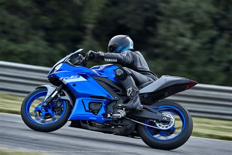 2020 Yamaha YZF-R3 Guide • Total Motorcycle