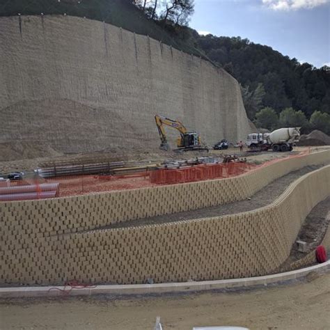 Hollow Concrete Block Betotitan ® Betoconcept Cellular Articulated For Retaining Walls