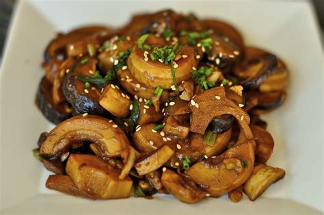 Champignons Sautés à la Sauce Soja et Sésame champignons de Paris