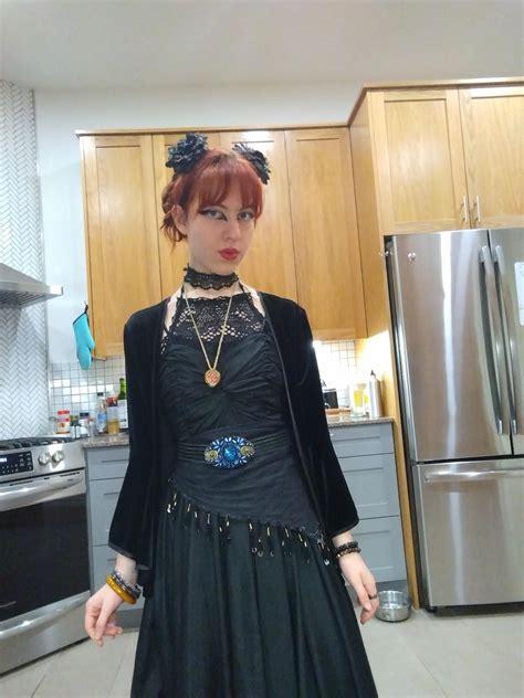 Stylists debate if anyone can really pull off short chopped hair 12