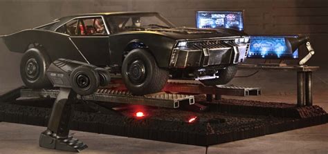Miniatura do novo carro do Batmóvel feita pela Hot Wheels tem suspensão funcional e custa R