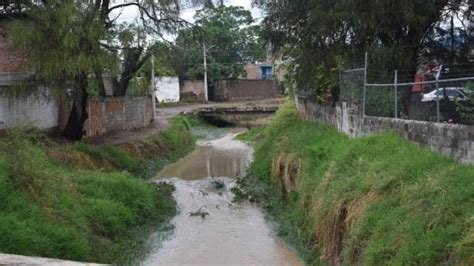 El escombro y la basura son las principales causas de obstrucción y