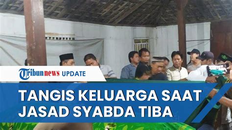 TANGIS HISTERIS Keluarga Saat Jenazah Syabda Ibu Tiba Di Sragen