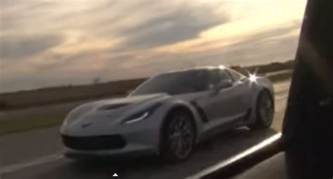 Video Dodge Challenger Srt Hellcat Races Corvette Z Gtspirit