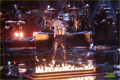 Shakira Is Flamin Hot Singing Empire On The Voice Watch Now