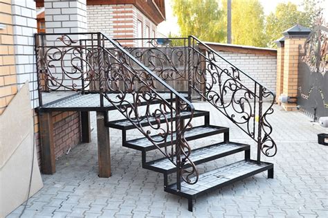 Каркас крыльца из металла, металлокаркас на крыльцо, металлическая лестница