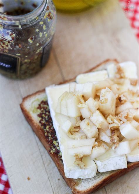 Receta De Open Sandwich De Pera Y Brie 2 Bread Slices