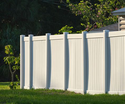 Wooden Vs Vinyl Fences Which Is Best Construction