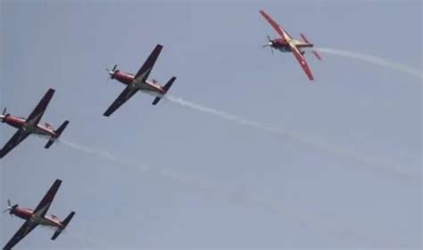 Jupiter Aerobatic Team Pukau Penonton F Powerboat Danau Toba