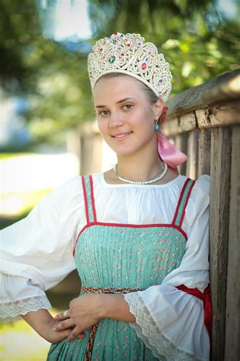 Русские девушки – фото в народном костюме