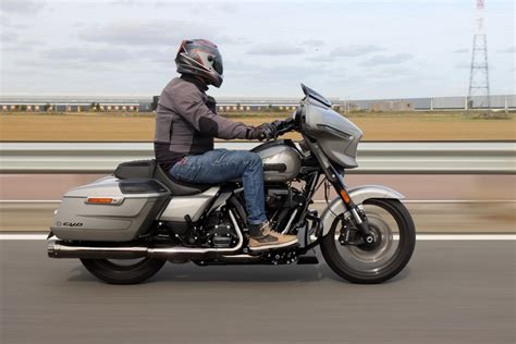 Harley Davidson Cvo Street Glide Entre Tradition Et Haute