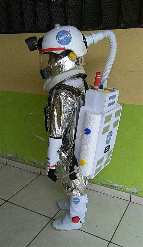 Gazdag Git R R L T S Traje De Astronauta Con Material Reciclado Bajnok