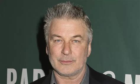 Alec Baldwin disparó arma de utilería que mató a una mujer en un rodaje