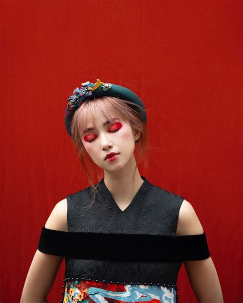 Update nhanh dàn hot girl Việt làm những gì trong ngày đầu năm mới