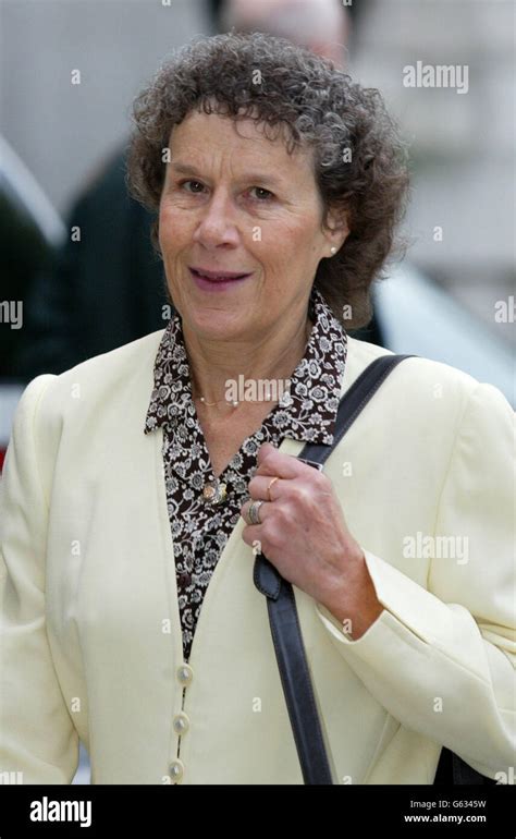 Whose mother kathleen grundy was murdered by doctor harold shipman hi