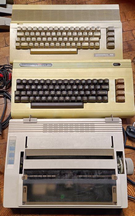 3 Commodore 64 VIC 20 Ordenador Antiguo Sin La Caja Catawiki