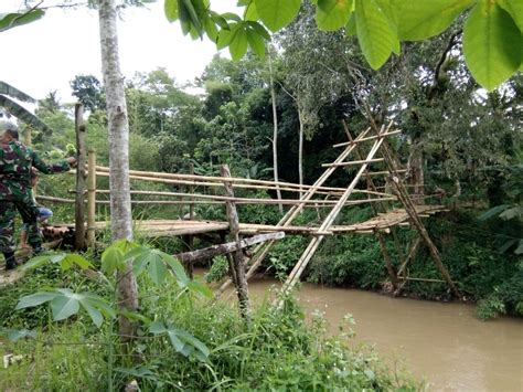 Miris Inilah Penampakan Jembatan Bambu Yang Jadi Urat Nadi