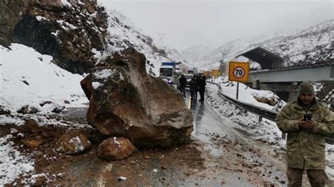 Bitlis Te D En Kayalar Nedeniyle Saat Trafi E Kapal Kald Son