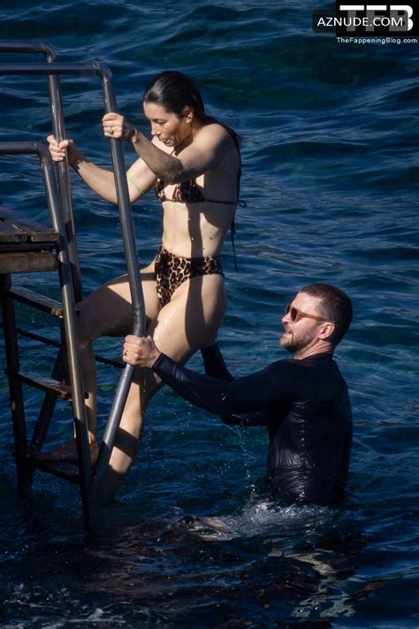 Jessica Biel Sexy Seen Flaunting Her Hot Bikini Body At The Beach In Tuscany AZNude