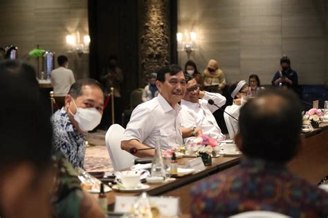 Kurangi Mobilitas Masyarakat Luhut Minta Terapkan Wfh Dan Belajar