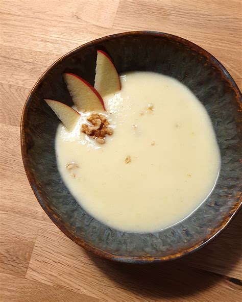 Suppen Rezept für eine herbstliche Pastinaken Apfel Cremesuppe