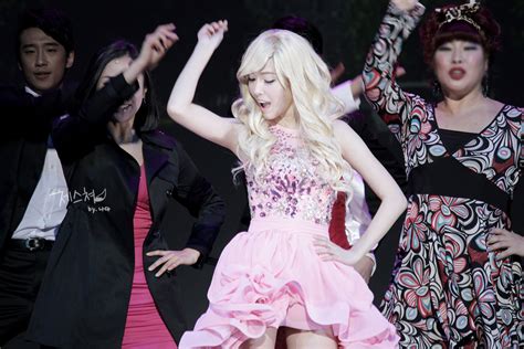 Soshi Island Jessica Goes Blonde Again