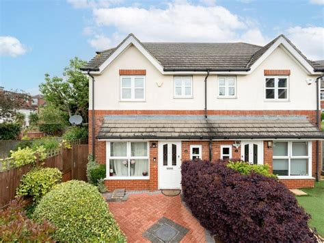 3 Bed Semi Detached House For Sale In Berwick Gardens Sutton Sm1 £