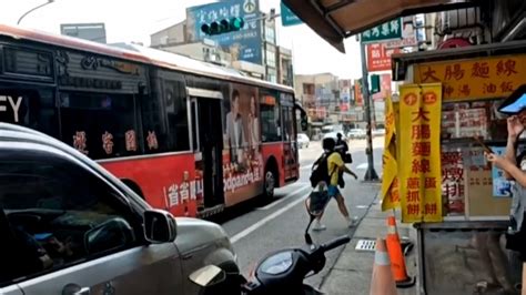 違停擋道害公車無法靠站 桃園客運取消站牌｜東森新聞：新聞在哪 東森就在哪裡