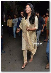 Anushka Shetty Hot In Okka Magadu