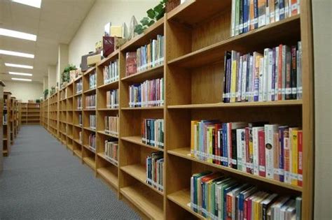 Polished Wooden Library Book Shelf, Wall Mount, 6 Shelves at Rs 15500 ...