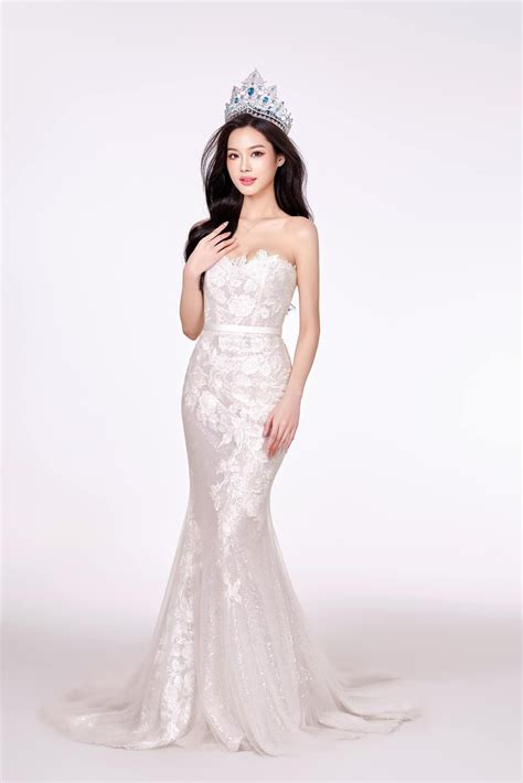 Nhan sắc xinh đẹp của hot girl sinh năm 2002 gây sốt tại lễ tốt nghiệp Báo Dân trí