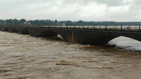 Khandwa Weather: इंदिरा सागर और ओंकारेश्वर बांध के गेट खोले, नर्मदा नदी ...