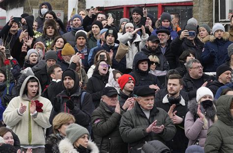 Sahranjen Navaljni Hiljade Ljudi Uzvikivali Njegovo Ime Policija