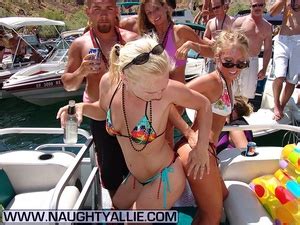 Hot Slut Lesbos Out In Public Having Sex XXX Dessert Picture