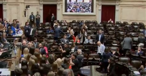 En Medio De Una Sesión Diputados Del Oficialismo Y La Oposición Casi