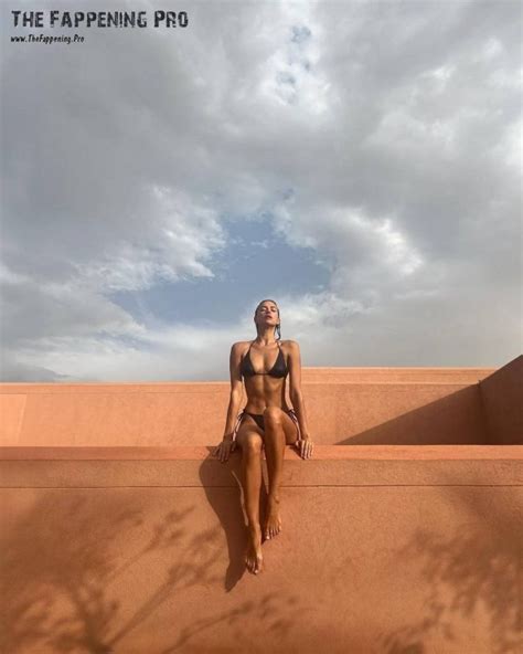 Irina Shayk Sexy In Her New Black Bikini Photos The Fappening