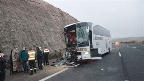 Son dakika Şanlıurfa da yolcu otobüsü TIR a arkadan çarptı Ölü ve