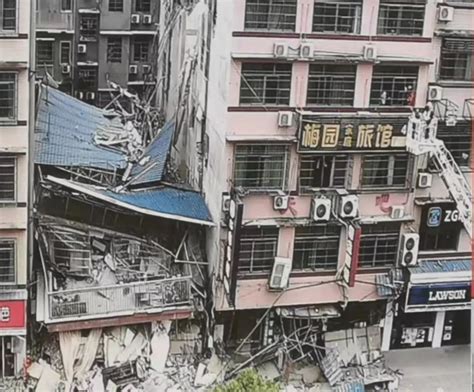 9人获救2人遇难30余人失联，长沙居民自建房倒塌是否涉及监管失职