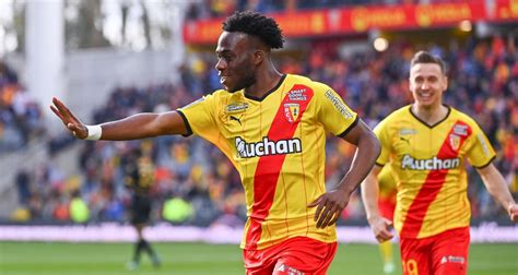 Rc Lens Ancien Des Sang Et Or Kalimuendo Re Oit Une Mauvaise